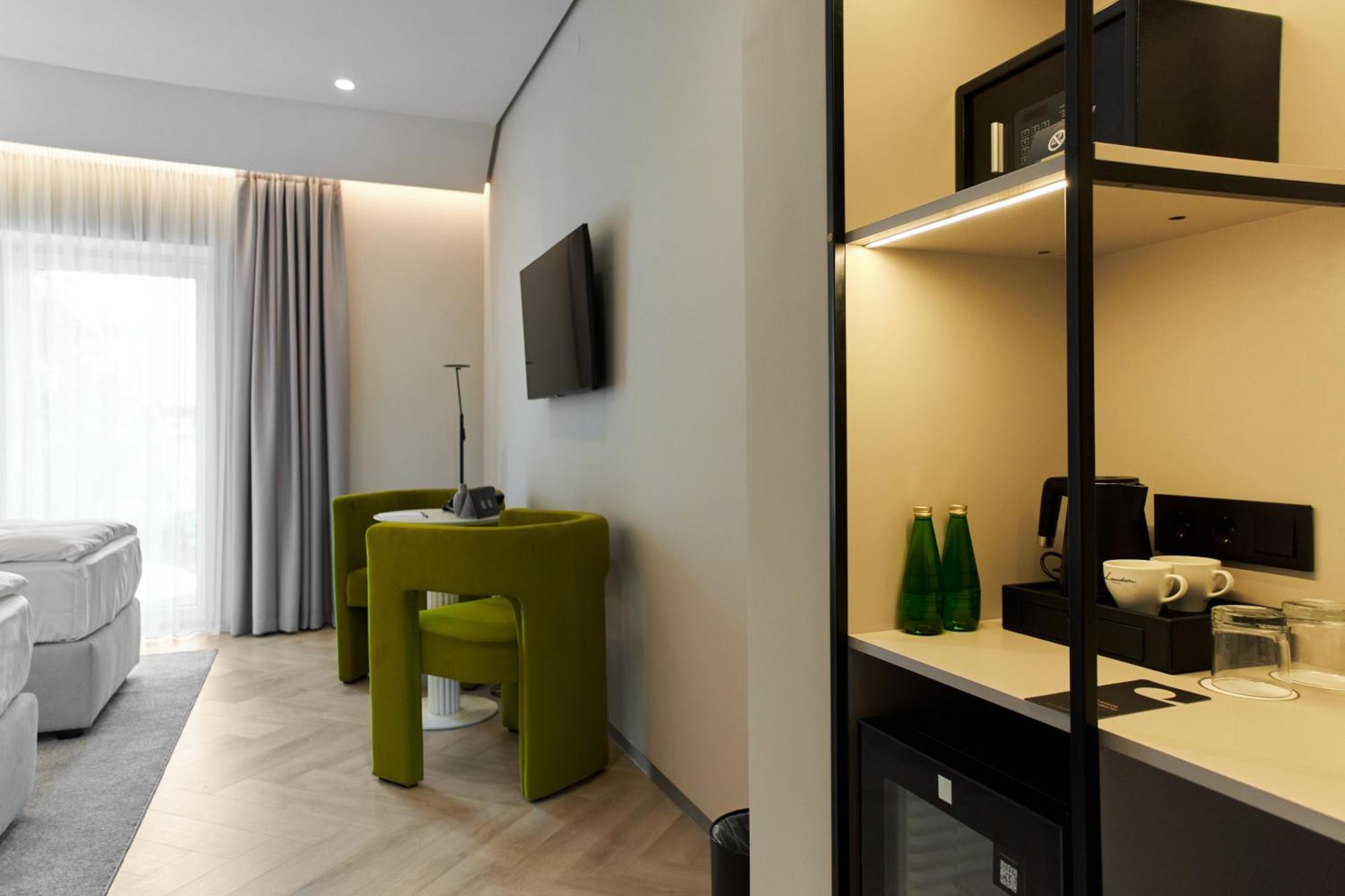 Hotel Laudon Uzjhorod Exteriör bild