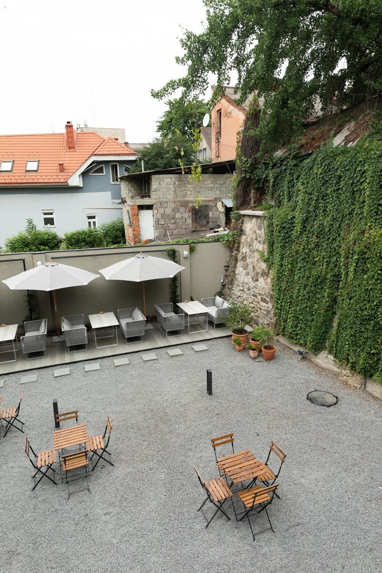 Hotel Laudon Uzjhorod Exteriör bild